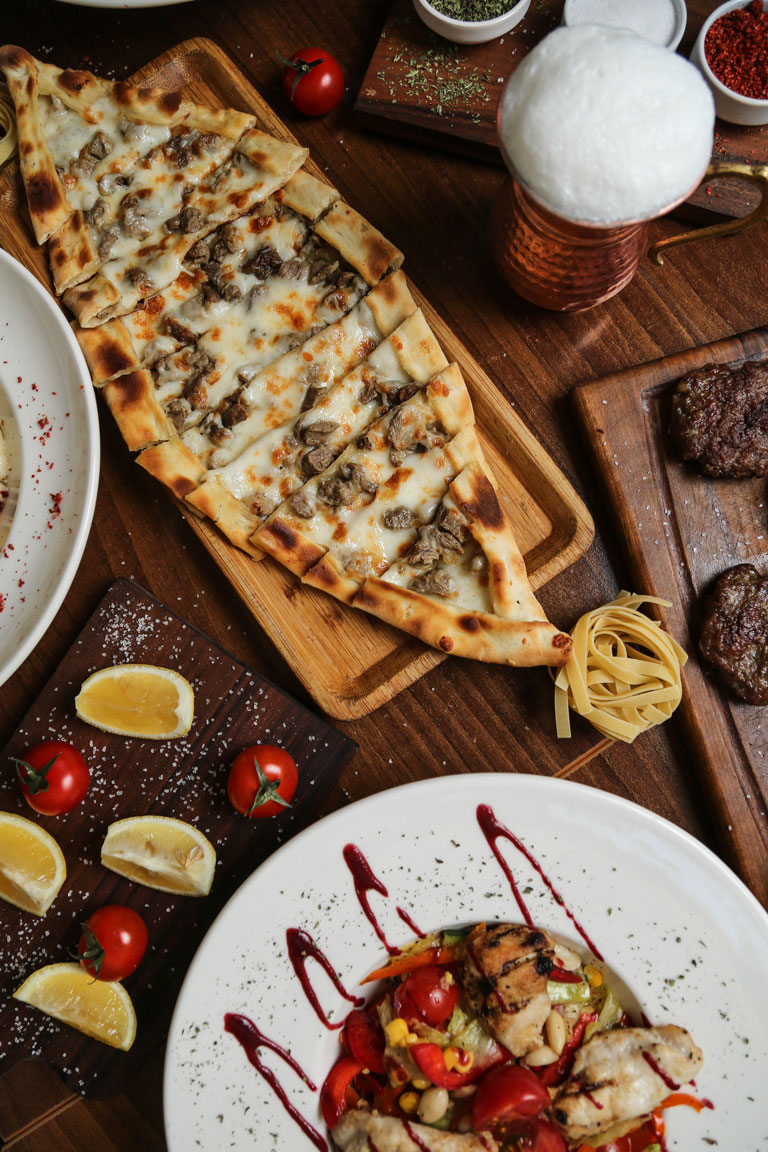 Pide bestellen bei Chli Pizzamen in Neuhausen